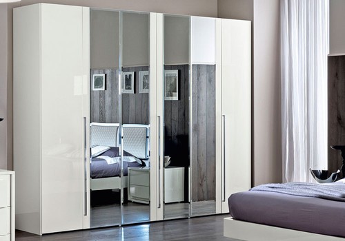 Kleiderschrank