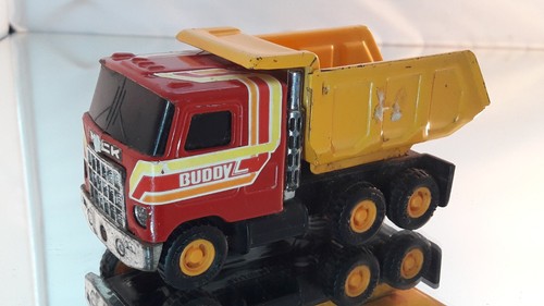 Mack dump truck - -, l