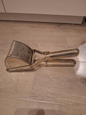 DDR Kartoffelpresse / Kloßpresse  Kartoffelpresse aus Metall aus Omas Nachlass 