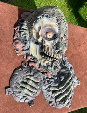 Halloween Dekoration Schädel und Hände in Latex (zum Teil verbuddeln)