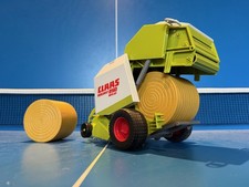BRUDER 02121 Claas Rollant 250 Rundballenpresse