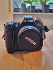 Nikon F80 (analoge SLR) mit 2