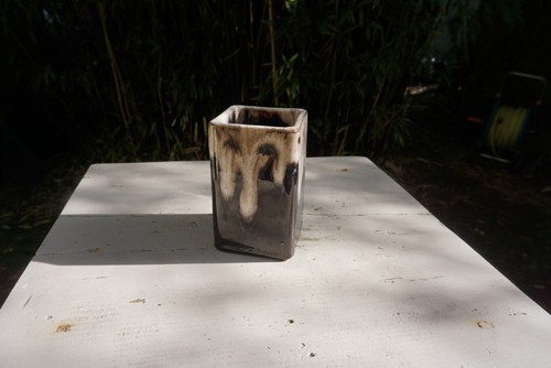 Vase viereckig grau braun