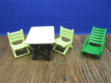 Tisch, Liege & 2 Stühle