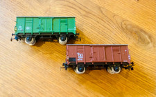 Piko, gedeckter Güterwagen HO aus Sammlervitrine, 2 Stück