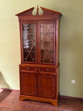 Englischer Vitrinenschrank