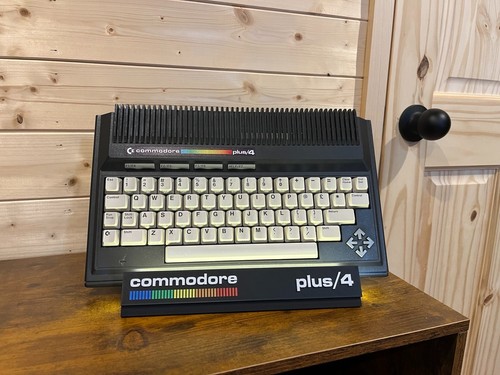 Commodore plus retro - plus/4,