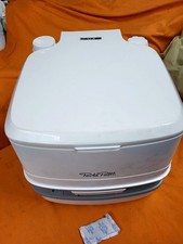 Porta Potti 345 mit Zubehör zum Betrieb