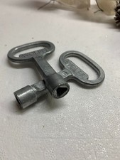 2x 3-Kant Mülltonnen - Häuschen Schlüssel 8mm Druckguss s ´gut incl. Bieröffner