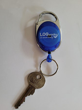 Schlüsselanhänger Aufroller Rollclip Ausweis Halter Skipass Karte Clip JoJo Band