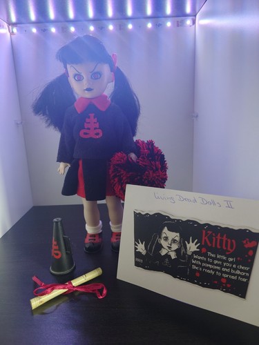 Mezco toys living dead - /,