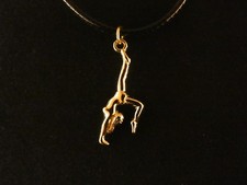 Turnerin Anhänger mit Kette 24 Karat Vergoldet Sport Turnen Handstand Charm