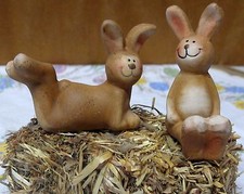 Ostern Hasen 2erSet Figuren Hase sitzend 7,5 cm h / liegend 6 cm h Terracotta