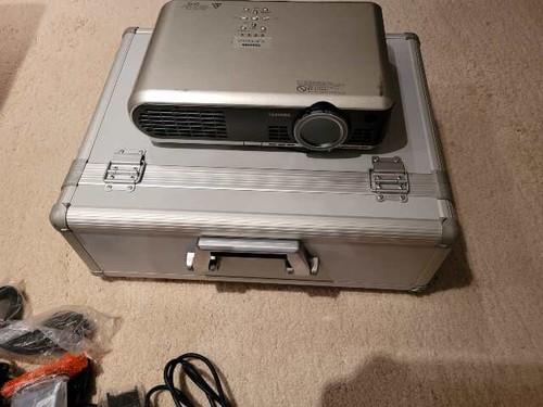 Toshiba tlp t60m beamer - t60m,