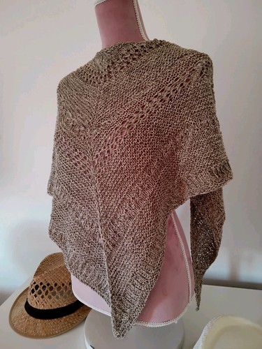 Handgestricktes dreieckstuch - handgestricktes,