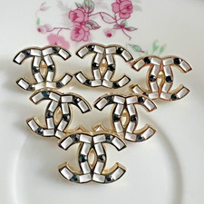 CHANEL CC Knöpfe Gold Weiß