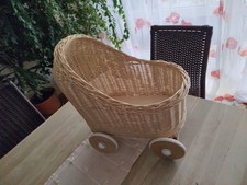 Puppenwagen aus natürlichem Korbgeflecht  für Puppen, vielleicht für Katzen ..