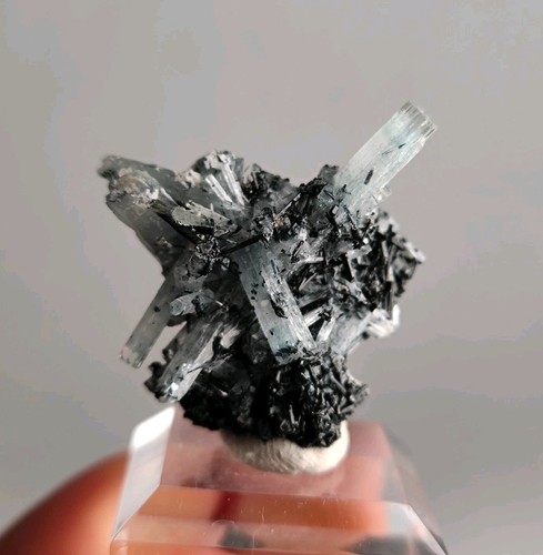 Aquamarin mit schörl - 🔥aquamarin,