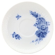 Untertasse für Mokka Modell 1546 Royal Copenhagen Blaue Blume geschweift  I. Wah