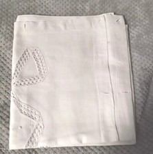 Schönes antikes Überschlaglaken, weiß mit Häkelspitze-Einsatz u Monogramm DDR?