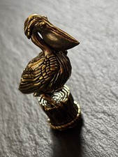 Pelikan figur auf fass - figur,