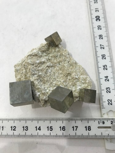Mineralien besonderheit - mm,
