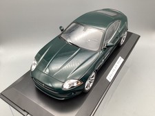 Modellautos 1:18 Minichamps Jaguar XK mit Vitrine