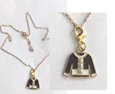 Halskette mit Charm Anhänger Parfum Logo French Style ?