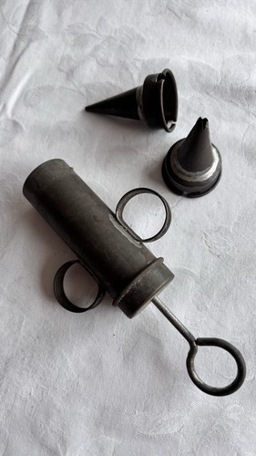 Alte gebäckspritze aus metall - alte,