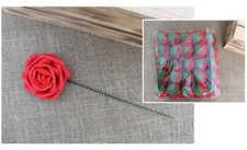 25 Schaumrosen mit Stiel rot