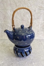 Keramik-Teekanne Stövchen. Blau mit weißen Punkten