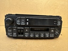 Chrysler Jeep Autoradio P04858513AF FM/ Kassetten Player 