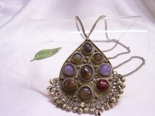 FOLKLORE / TRIBAL SCHMUCK: HALSKETTE / ANHÄNGER METALL: EDELSTEINE