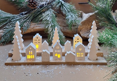 Winterdorf auf holzleiste - holzleiste, /