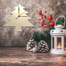 Uhren in Weihnachtsbaumform -