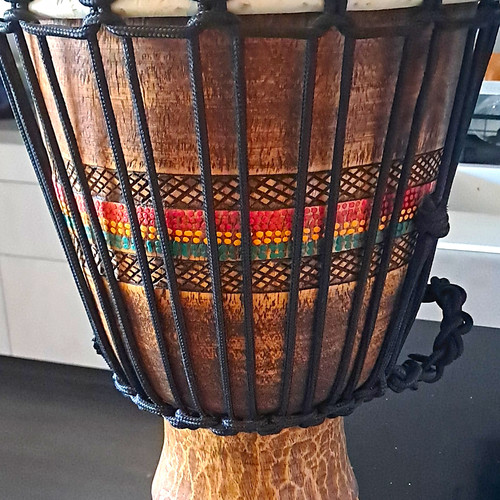 Handgeschnitzte djembe trommel - djembe,