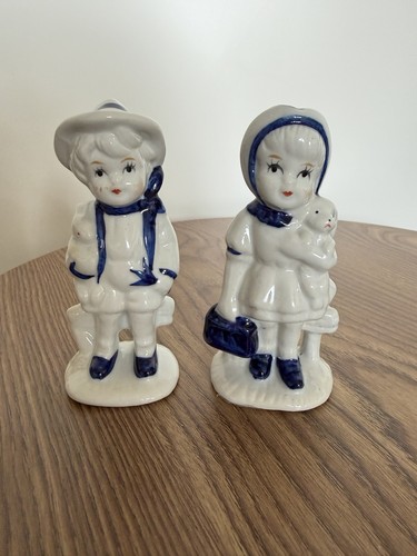 Zwei figuren mädchen - figuren, hund