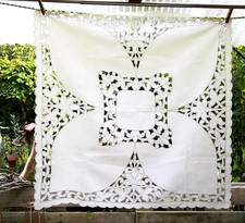 --Landhaus--Tischdecke--leicht-luftig Stickerei in Weiß--Top Verarbeitet