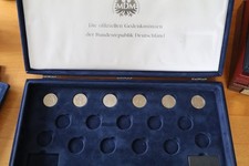 Sammlung 5DM (25 Stück) und 10DM Silber (33 Stück) in Sammelbox
