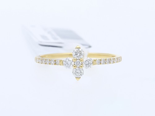 Ring mit funkelnden - , 19