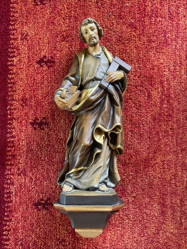 Schöne holzfigur heiliger - schöne,