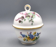 Meissen Porzellan Deckeldose Dose, Blumen Insekten Falter Handmalerei vergoldet