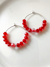 Creolen, Glasschliffperlen rund facettiert in klar und rot, Unikat/Handmade