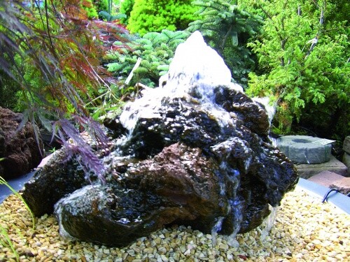 Lava findling wasserspiel - findling,