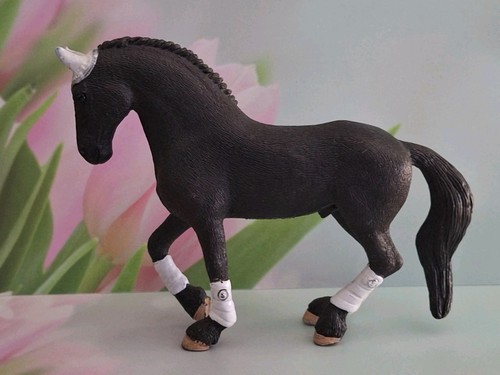 Schleich 42457 friese hengst - schleich®,