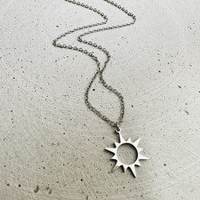 Halskette Sonne silber Edelstahl 45 cm Anhänger Damen Schmuck Symbol elegant