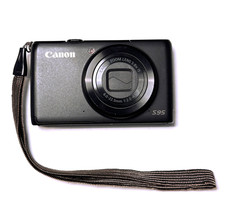 Canon PowerShot S95 10,0-MP-Kompaktdigitalkamera schwarz und Zubehörpaket