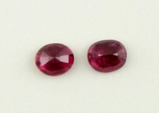 Paar Natürliche Rubine 0,9ct 4,2mm x 5,0mm Oval Schliff Rot 1,0ct