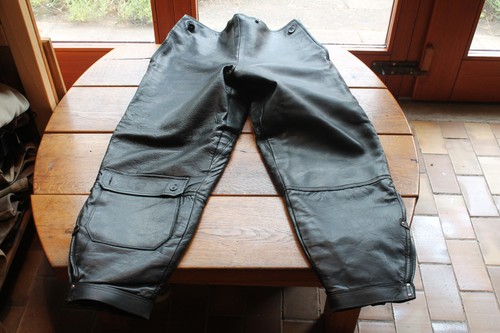 Fast 3kg schwere schwarze