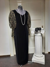 Gründerzeit Kleid für den großen Auftritt, mit Perlenkette und Handschuhe 